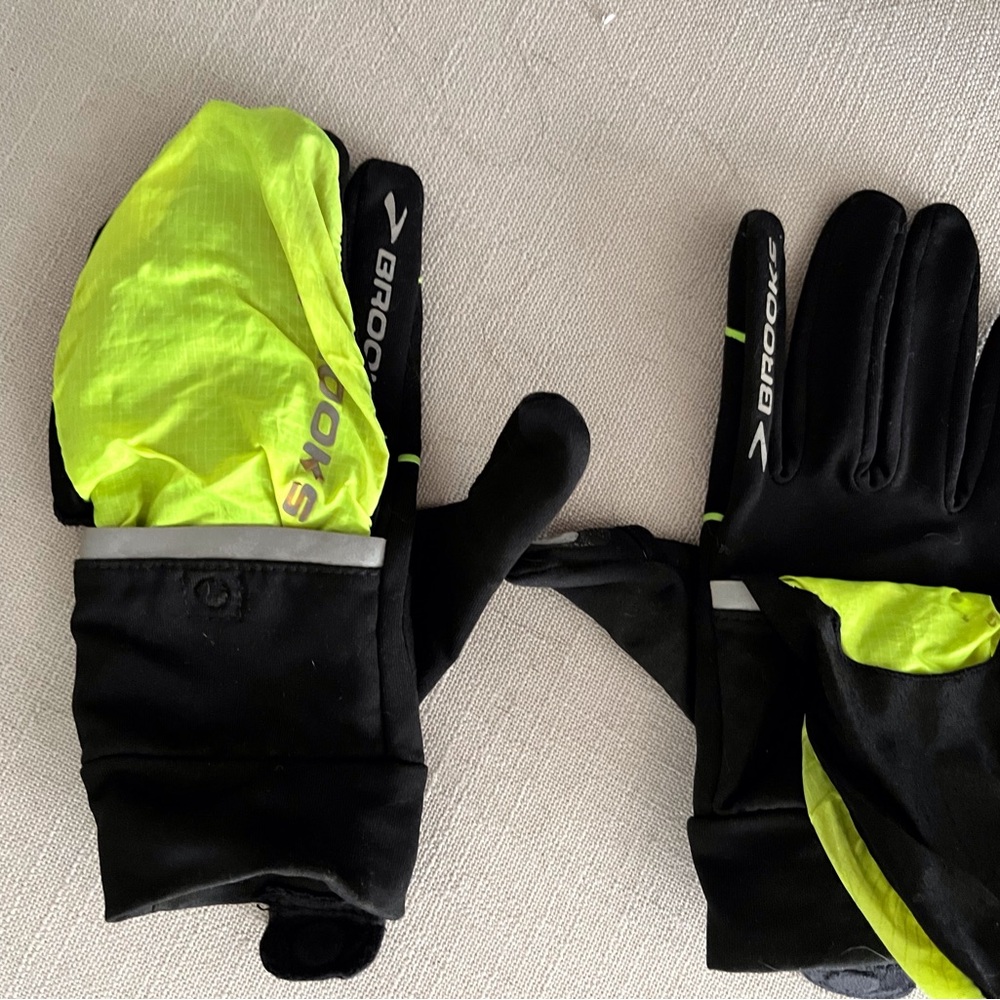 Brooks Running winter gloves with reflective/neon night safety (s)